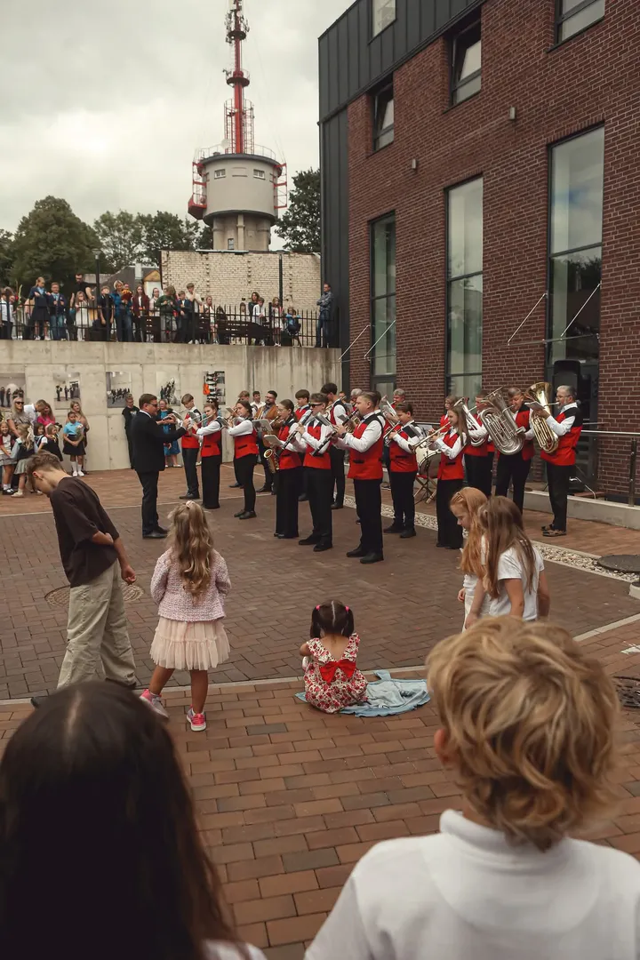 Fb img 1758106464000