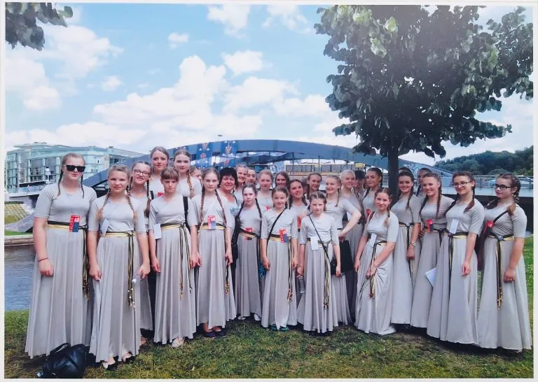 Merginu choras 768x546