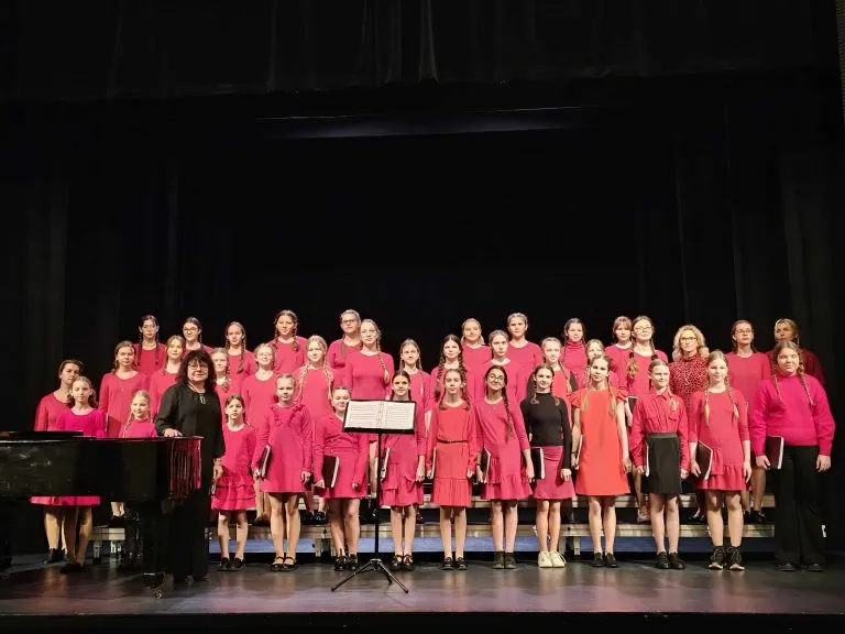 Merginu choras1 768x576